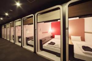 Капсульный отель «First Cabin Shinbashi Atagoyama», Токио