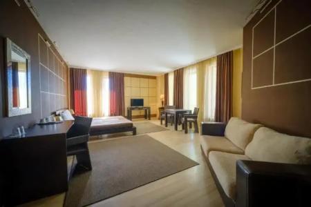 Classic - Free Parking - 44