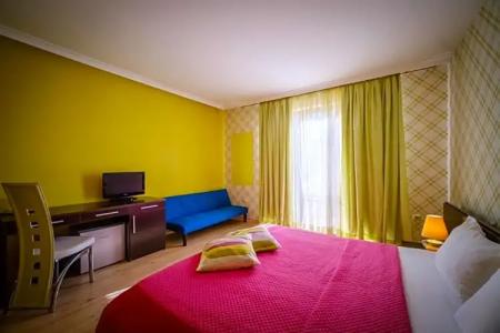 Classic - Free Parking - 20