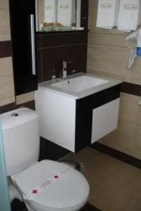 Twins Palace ApartHotel - 4