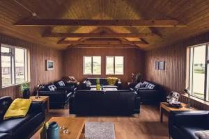 River Hotel, Хедла