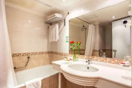 Ramada by Wyndham Sofia City Center - 8