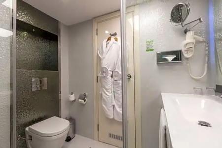 Ramada by Wyndham Sofia City Center - 37