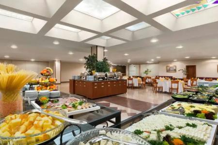 Ramada by Wyndham Sofia City Center - 11