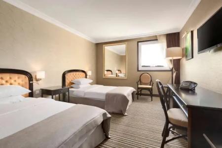 Ramada by Wyndham Sofia City Center - 3