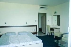 Peter Hotel, Равда