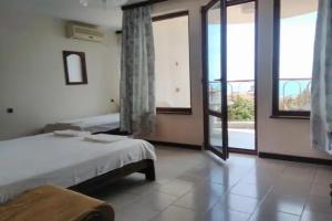 Lazur Hotel, Равда