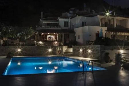 Scorpios & Suites - 27