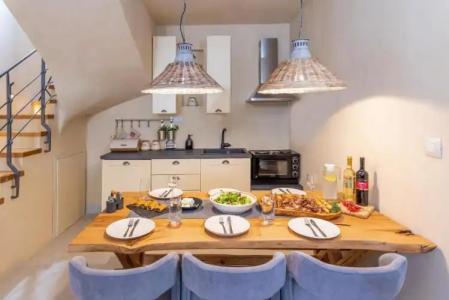 To Stefani tis Makrinas - 145