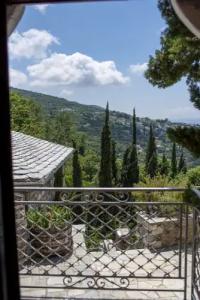 To Stefani tis Makrinas - 128