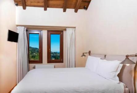 To Stefani tis Makrinas - 135