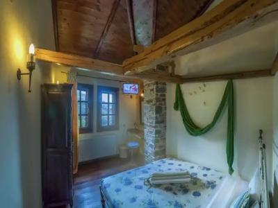 To Stefani tis Makrinas - 36