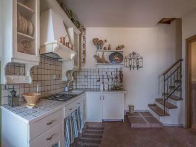 To Stefani tis Makrinas - 63