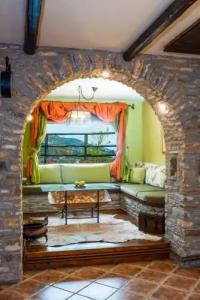 To Stefani tis Makrinas - 13