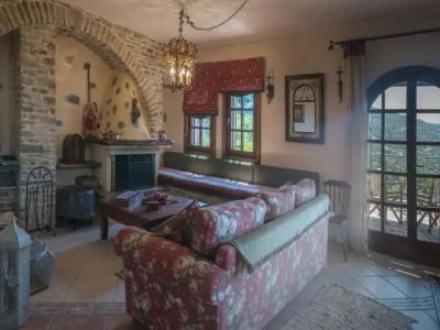 To Stefani tis Makrinas - 64