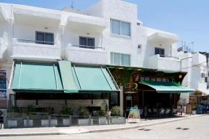 Rio Hotel, Кардамена