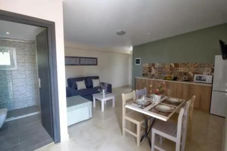 Two Brothers Studios & Apts - 41