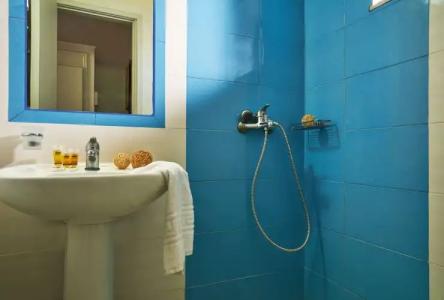 Two Brothers Studios & Apts - 7