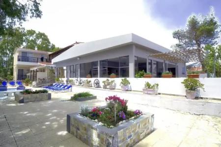 Two Brothers Studios & Apts - 0