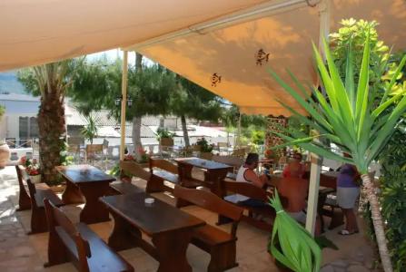 Two Brothers Studios & Apts - 12