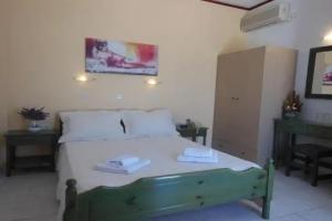 Poseidon Hotel, Хора