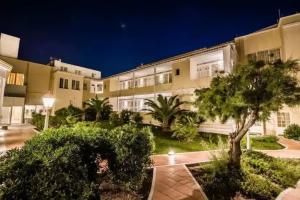 Hotel «Hermes», Эрмуполис