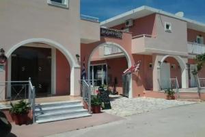 Grapevines Hotel, Аликанас