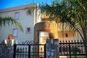 Апарт-отель «Lindos Blue Sky», Линдос