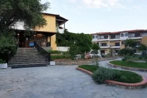 Ioli Village, Пефкохори