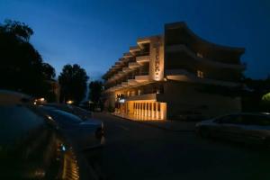 Tzaki hotel & restaurant Patras, Патры