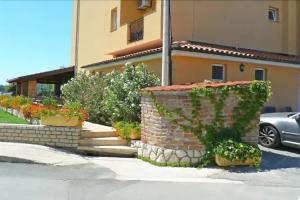 Villa Tamaris, Раб