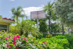 Hotel «Seacrest (Age Restricted)», Форт-Лодердейл