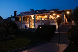 Hotel «Zlatni Lav»