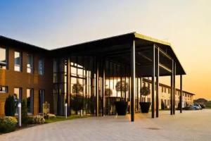 Globall Hotel, Херцегалом