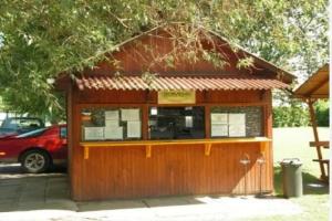 Faház Motel, Абадсалок