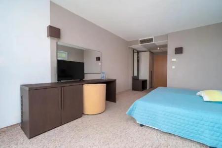 Zornitza Sands - Full Board - 4