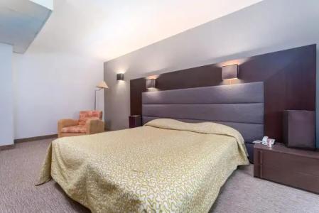 Zornitza Sands - Full Board - 1