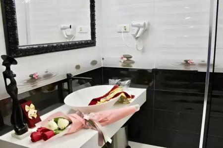 Galeria Valeria Seaside Downtown - MAG Quaint & Elegant Boutiques - 13