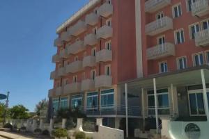 Hotel «Delfino», Червия-Милано-Мариттима