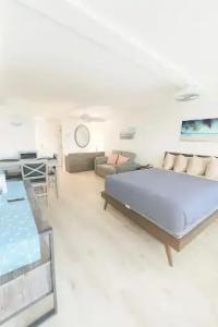 Georgian Inn Beach Club - 26