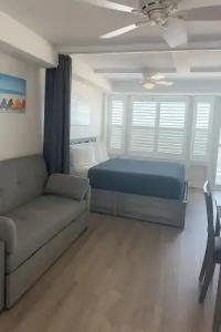 Georgian Inn Beach Club - 38