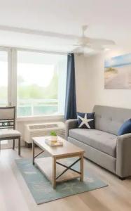 Georgian Inn Beach Club - 34