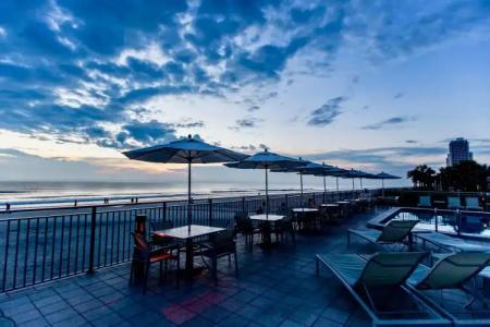 Georgian Inn Beach Club - 9