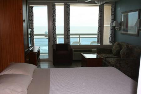 Georgian Inn Beach Club - 3