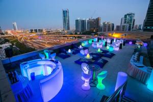 Two Seasons Hotel &, Дубай