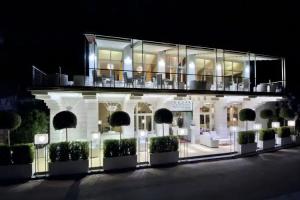 Europa Grand Hotel, Леричи