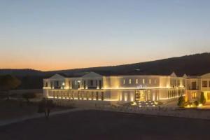 Mola Cunda Hotel, Айвалык