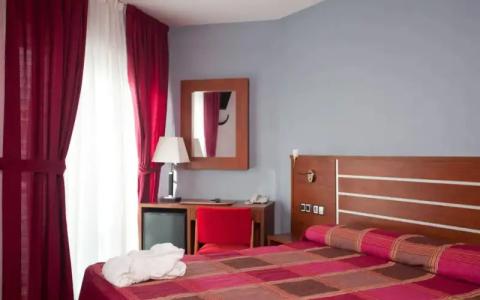 La Familia Gallo Rojo - 2