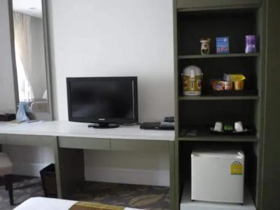 Aphrodite Inn Bangkok - 4