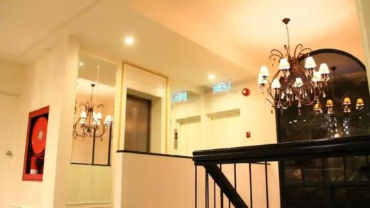 Aphrodite Inn Bangkok - 1